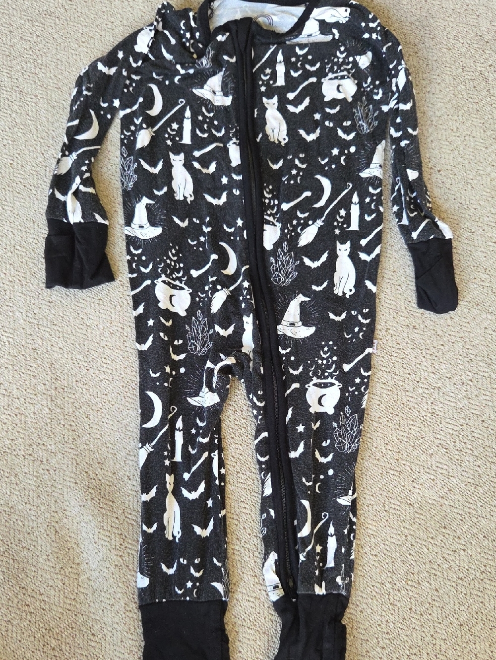 Black & White Halloween Witch Print - Emerson And Friends Pajamas